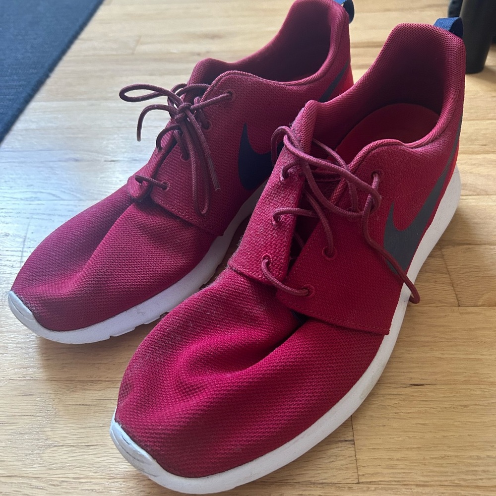 Nike Men’s Roshe Sneakers